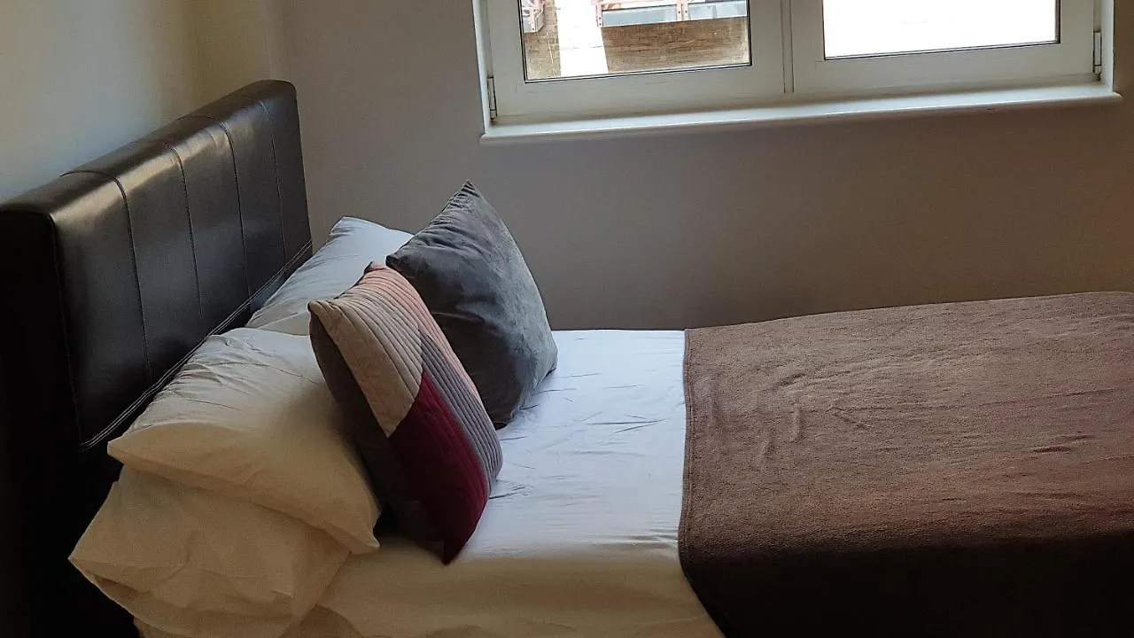 Portered Flat Shad Thames Apartment London