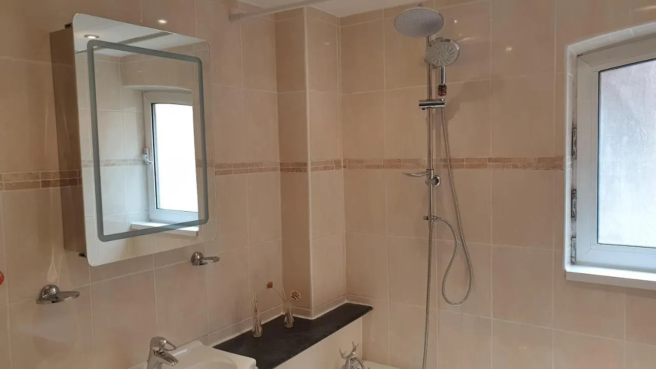 Portered Flat Shad Thames Apartment London